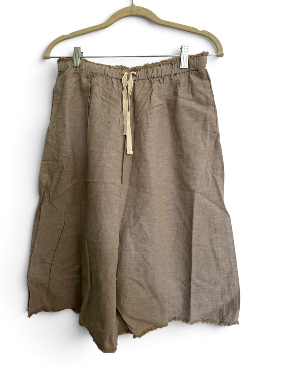 Golden by TNA Lightweight Drawstring Linen Shorts in Sand